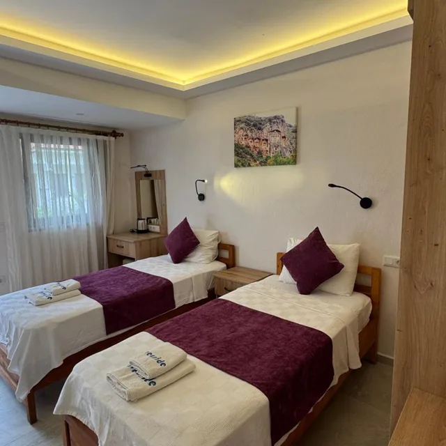 غرفة قياسية ثلاثية، Riverside Hotel 2/10