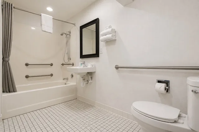 غرفة قياسية بسرير مزدوج لذوي الإعاقة، Motel6 Bakersfield, CA - Airport 5/7