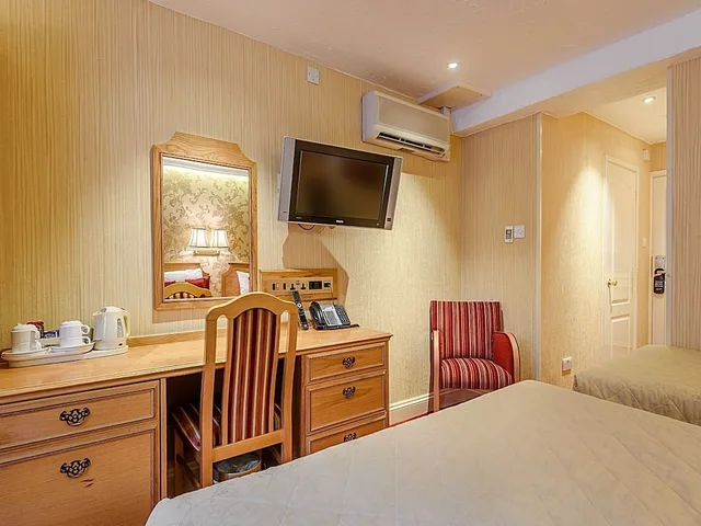 غرفة عائلية بسرير مزدوج وسريرين منفصلين، Montana Hotel London 2/3