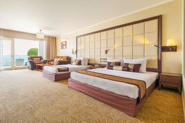 غرفة بريميوم ثلاثية بسرير كينج وسرير فردي، Sea Links Beach Hotel 1/3