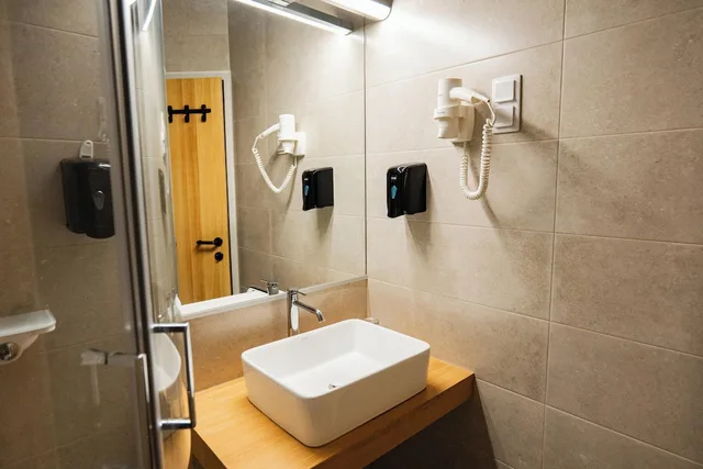 غرفة قياسية مفردة بإطلالة على الفناء، Pilvax Hotel Budapest 9/12