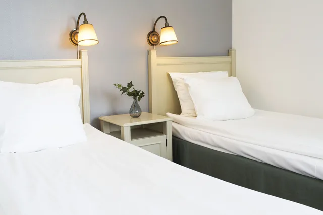 غرفة قياسية بسريرين منفصلين وسرير بطابقين يُسمح فيها بالحيوانات الأليفة، Best Western Eurostop Orebro 5/6