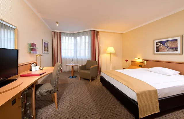 غرفة سوبيريور بسريرين منفصلين، Leonardo Hotel Mannheim City Center Formerly Holiday Inn Mannheim City Centre 2/3