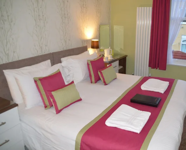 غرفة بسريرين منفصلين، Grosvenor House 3/5