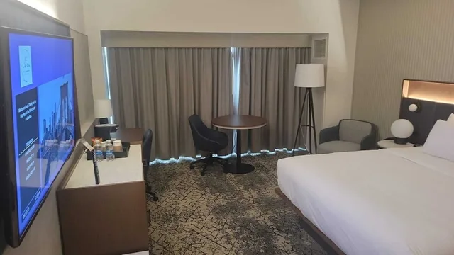 غرفة قياسية بسرير كينج، The Plaza Hotel Columbus at Capital Square 3/4