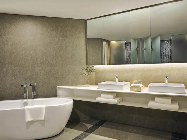 Executive, Suite, King Bed, City View, Club Lounge Access, Novotel Hanoi Thai Ha 7/9