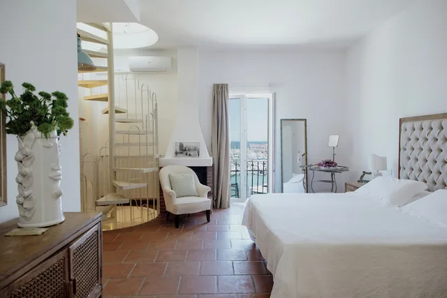 شقة ديلوكس بسرير كينج بإطلالة على البحر بشرفة مع أريكة، Palazzo De Mori 1/2