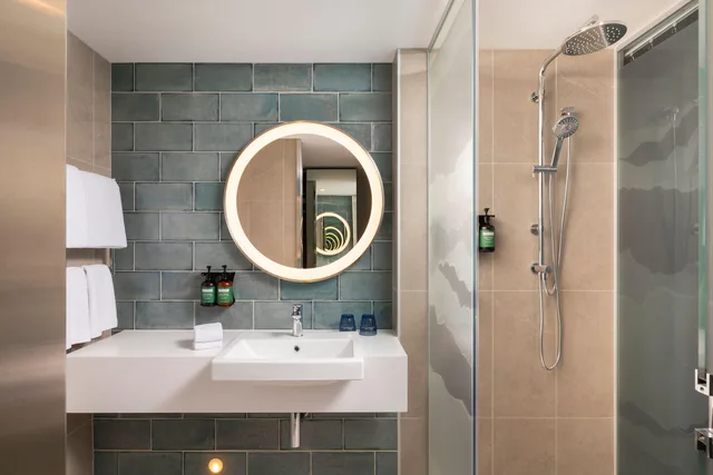 غرفة بسرير مزدوج بإطلالة على الجبل، Holiday Inn Express And Suites Queenstown 4/5