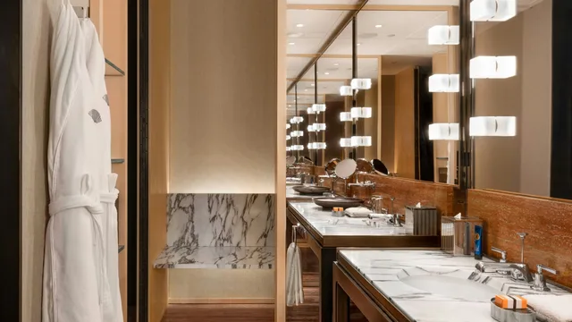 جناح بريميير بسرير كينج، Mandarin Oriental Guangzhou 2/4