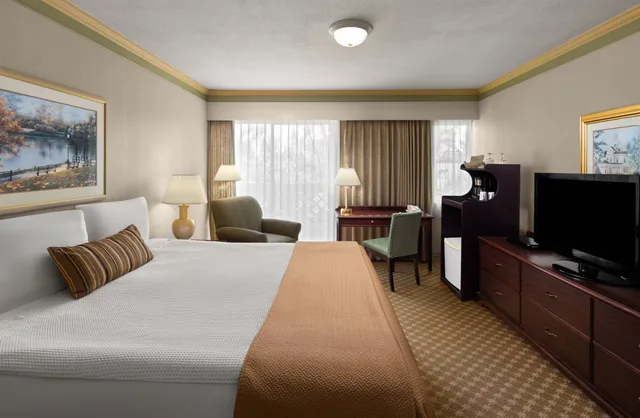 جناح بسرير كوين بغرفة نوم واحدة، Royal Scot Hotel & Suites, Trademark Collection by Wyndham 1/1