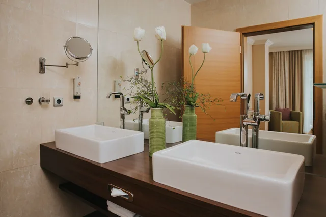 جناح سوبيريور بسرير كوين مع أريكة، Ortners Resort 3/4