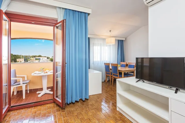 شقة بسرير كينج بإطلالة على البحر بشرفة بغرفة نوم واحدة، Maistra Select Riva Apartments Vrsar 2/3
