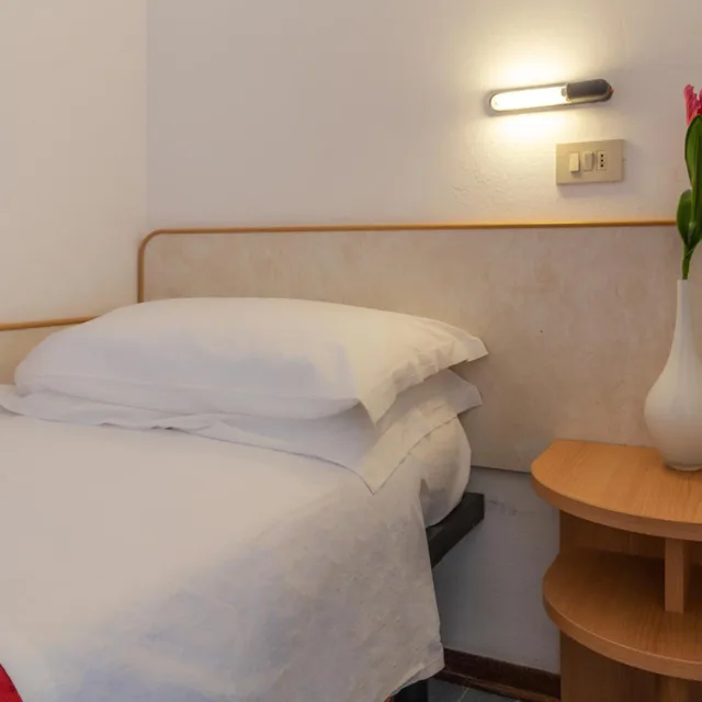 غرفة مفردة، Hotel Beverly 2/5