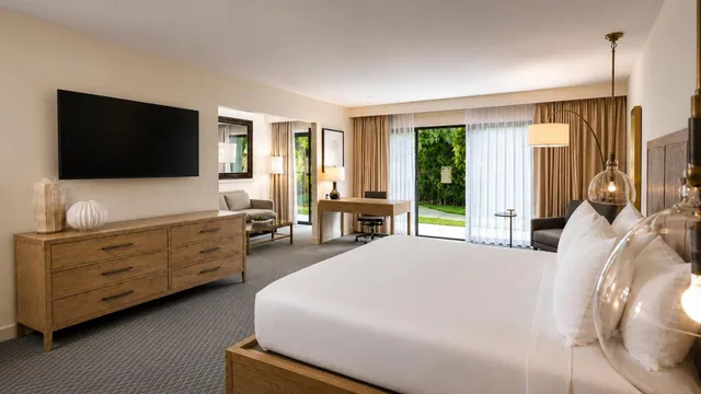جناح جونيور تنفيذي بسرير كينج، Luxe Sunset Boulevard Hotel 3/6