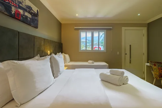 غرفة رباعية بسرير مزدوج وسريرين منفصلين، Pousada Apple House Paraty 1/8