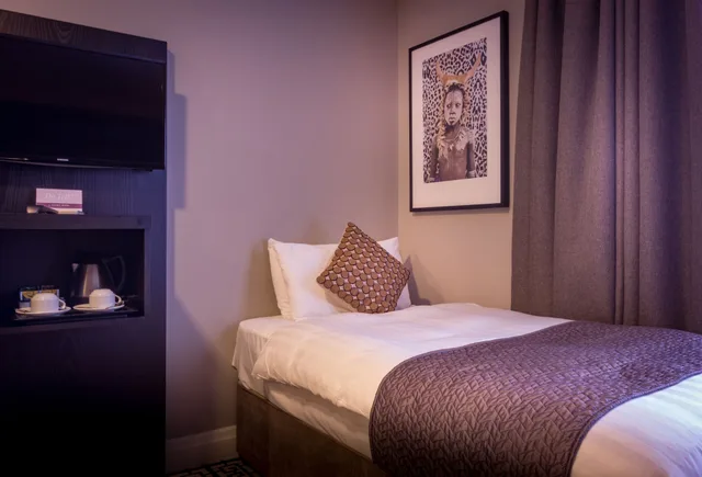 غرفة ثلاثية بسرير مزدوج وسرير فردي، Talbot Hotel Stillorgan 4/7