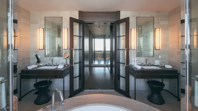 جناح جونيور بسرير كوين، Oriental Hotel 6/8