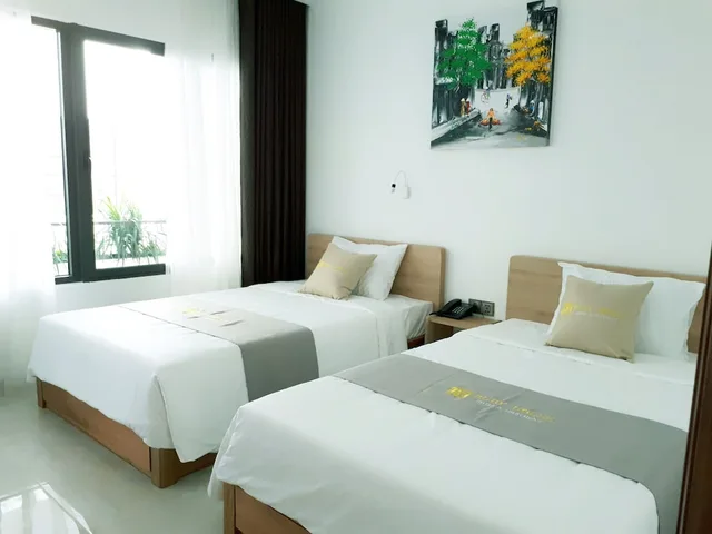غرفة ديلوكس ثلاثية بسرير مزدوج وسرير فردي بإطلالة على الفناء بغرفتي نوم، Annie Danang Hotel & Apartment 2/5