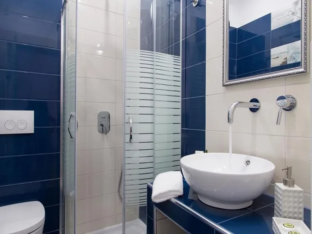 جناح جونيور، Oasis Hotel Fira 1/1
