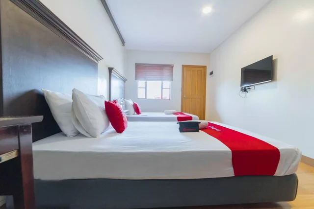 غرفة ديلوكس بسريرين مزدوجين، RedDoorz Plus @ Starhomes Olivianville 1/5