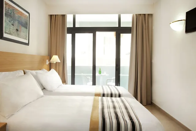 غرفة بسريرين منفصلين بشرفة، Preluna Hotel & Spa 2/4