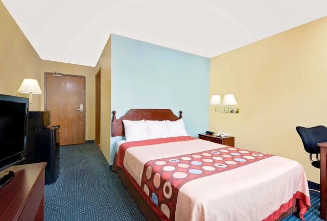 غرفة بسرير كوين لذوي الإعاقة، Super 8 by Wyndham Somerset 2/7