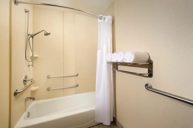 جناح بسريرين لذوي الإعاقة، Holiday Inn Express Hotel Suites San Antonio West Seaworld Area 1/2