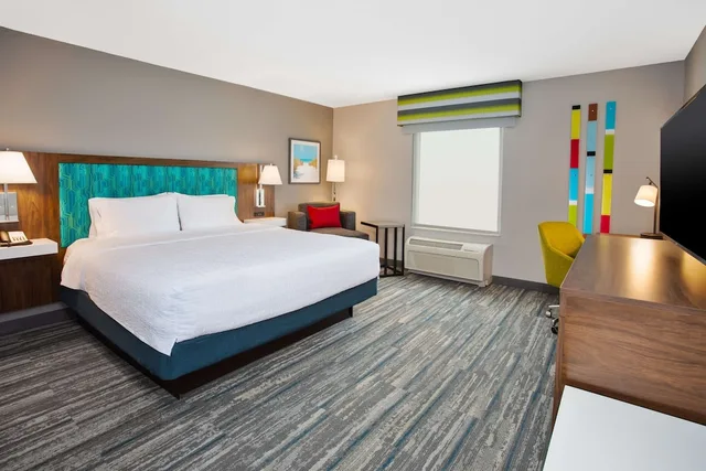 استوديو بسرير كينج مع أريكة لذوي الإعاقة، Hampton Inn & Suites - Cape Coral/Fort Myers Area, FL 3/6