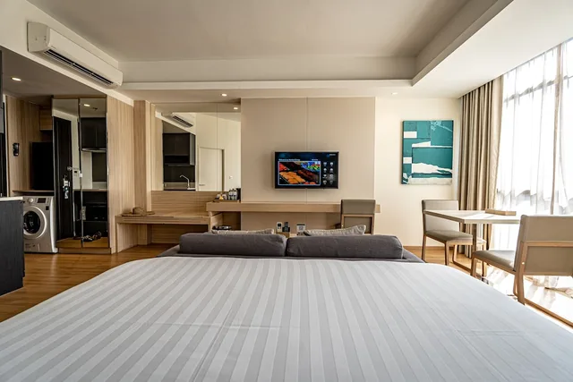 Deluxe, Double Bed, Pool View, Arden Hotel And Residence 6/10