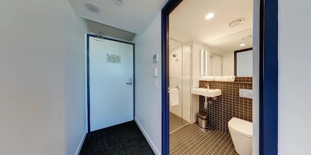 غرفة عائلية بسرير مزدوج وسريرين منفصلين، Ibis Budget Sydney Airport 9/9