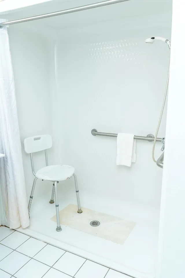 غرفة بسرير كينج لذوي الإعاقة، OYO Townhouse Donaldsonville - Gonzale 6/6