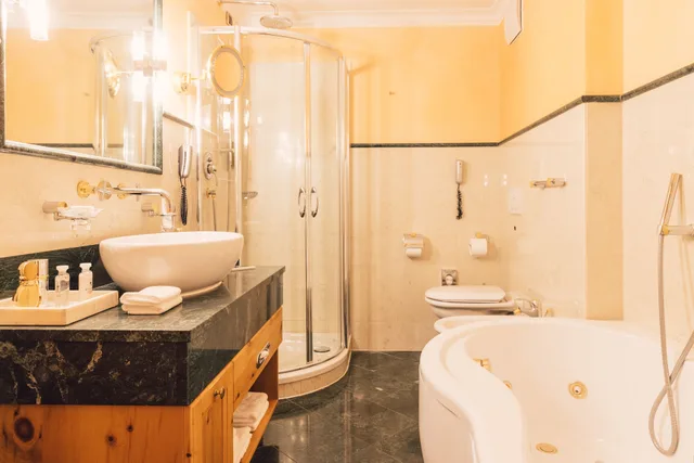 Residence, Suite, King Bed، Alpenpalace Luxury Hideaway & Spa Retreat 1/1