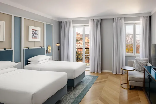 غرفة تنفيذية بسريرين منفصلين مع دخول صالة النادي، Hilton Imperial Dubrovnik 2/4