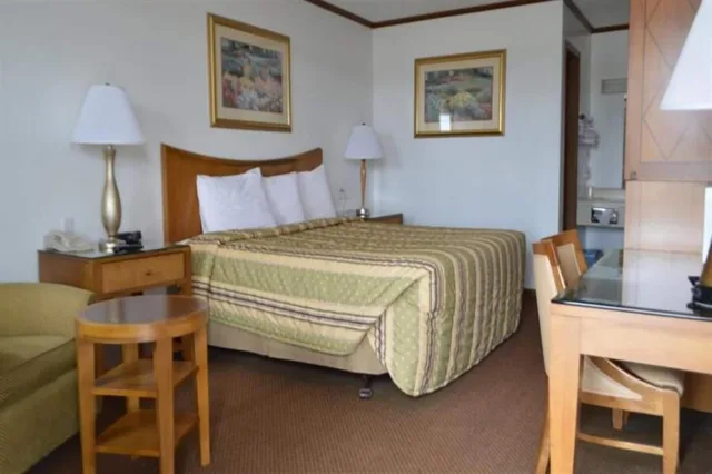 غرفة قياسية بسرير كينج، Night Inn 1/4