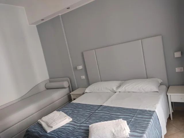 غرفة رباعية، Hotel Caravel 2/2