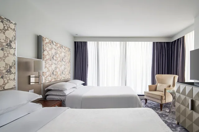 غرفة بسريرين مزدوجين، Sheraton Melbourne Hotel 4/10
