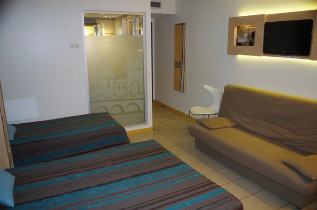Deluxe, King Bed, INTERHOTEL ESPACE CITE 6/8