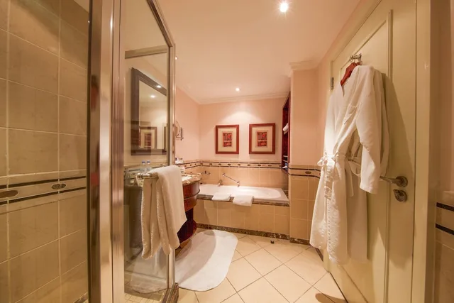 جناح تنفيذي بسرير كينج، Kigali Serena 5/5
