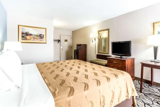 غرفة بسرير كينج، Quality Inn Fort Mill near Carowinds Blvd. 3/3