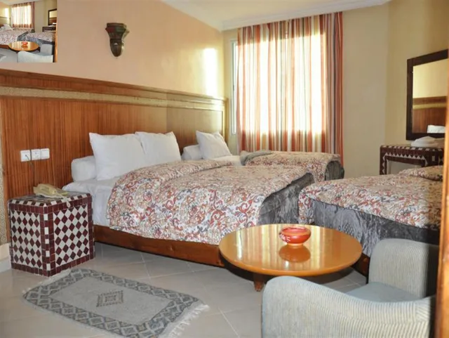 غرفة رباعية، Hotel Colisee 2/2