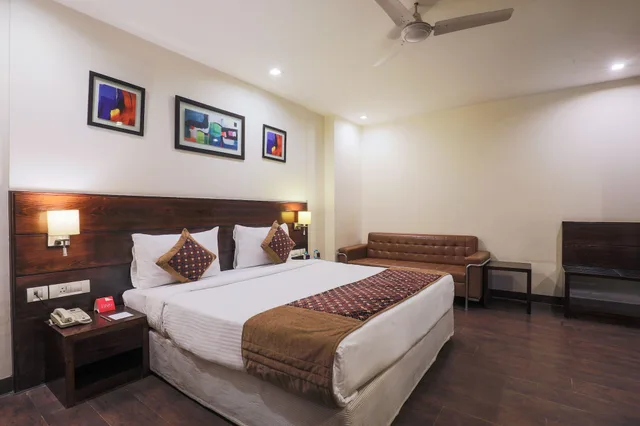 Executive, King Bed, Hotel Blue Stone - Nehru Place 4/10