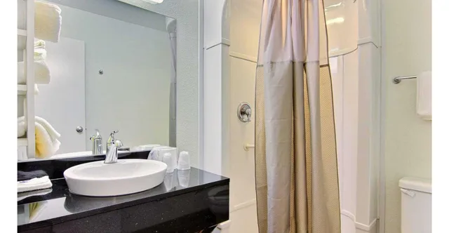 غرفة بسرير مزدوج لذوي الإعاقة، Motel6 Kingsville, TX 7/7