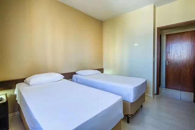 غرفة سوبيريور مفردة بسريرين منفصلين مع أريكة، Slaviero Hotel Londrina Flat 1/6