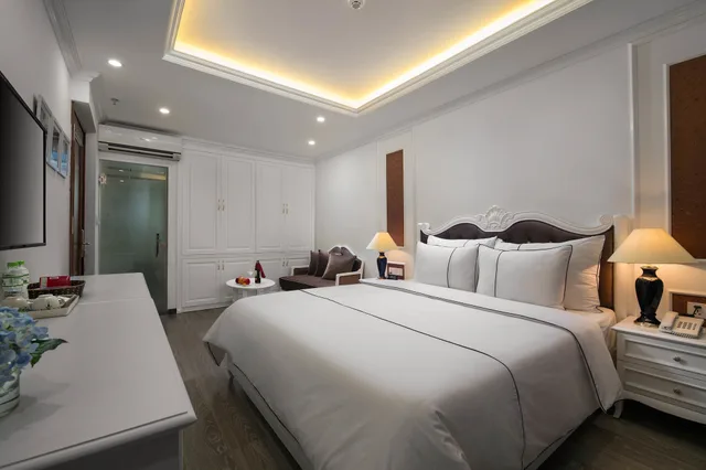 جناح تنفيذي بسرير كينج بإطلالة على المدينة، Hanoi Bonsella Hotel 1/4