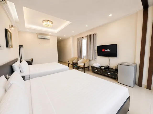 غرفة عائلية بسريرين كينج بإطلالة على المدينة بشرفة، Calmette Hotel 1/6