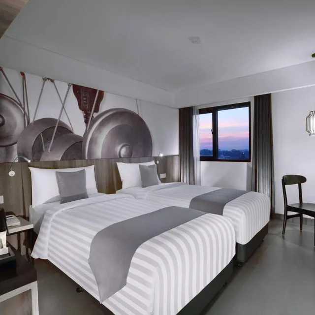 غرفة سوبيريور بسرير مزدوج أو سريرين منفصلين بإطلالة على المسبح، Hotel Neo Malioboro 1/7