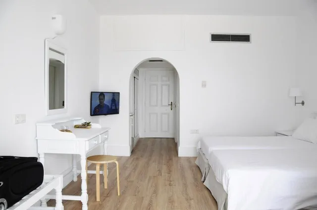 غرفة رباعية بسريرين منفصلين وسرير بطابقين بإطلالة على الحديقة، Sunrise Village Beach Hotel 3/4