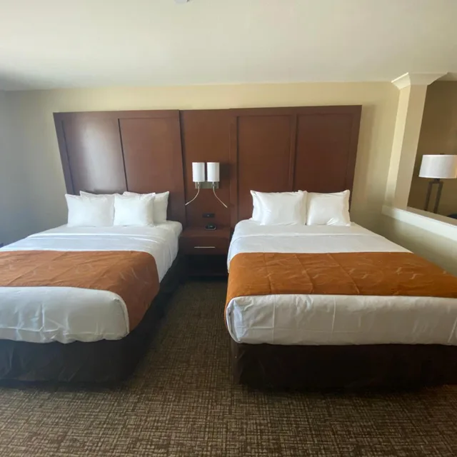 غرفة بسريرين كوين مع أريكة لذوي الإعاقة، Comfort Suites Midland West 4/5