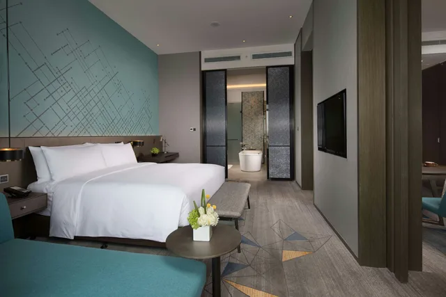 جناح بسرير كينج بإطلالة على البحر بغرفة نوم واحدة، DoubleTree by Hilton Qingdao Oriental Movie Metropolis 2/3