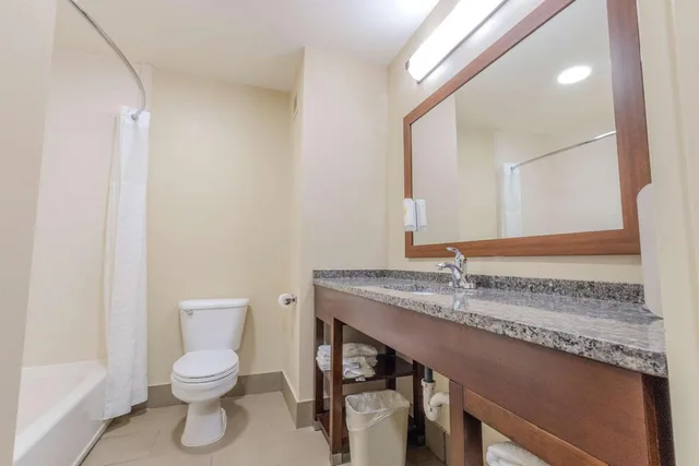 جناح ديلوكس بسرير كوين، Comfort Inn Ottawa Kansas 4/4